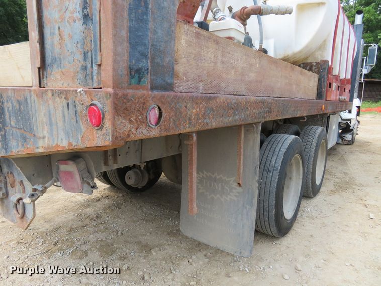 image for item FP9353 1996 Freightliner FLD120  flatbed truck