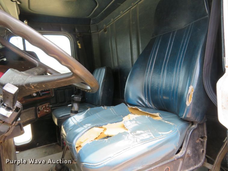 image for item FP9353 1996 Freightliner FLD120  flatbed truck