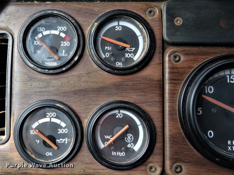 image for item FP9353 1996 Freightliner FLD120  flatbed truck