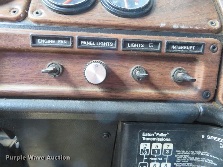 image for item FP9353 1996 Freightliner FLD120  flatbed truck