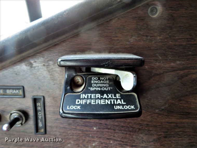 image for item FP9353 1996 Freightliner FLD120  flatbed truck