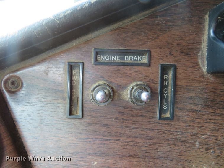 image for item FP9353 1996 Freightliner FLD120  flatbed truck