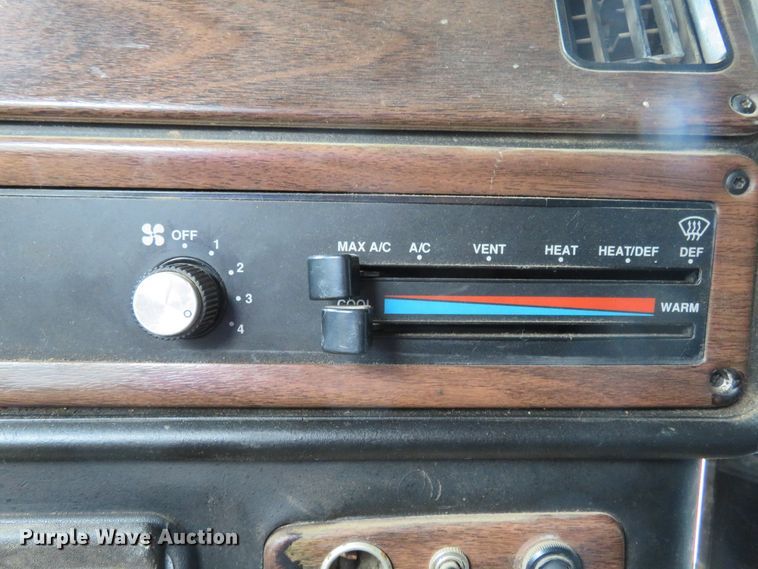 image for item FP9353 1996 Freightliner FLD120  flatbed truck