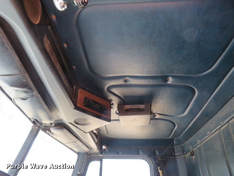 image for item FP9353 1996 Freightliner FLD120  flatbed truck