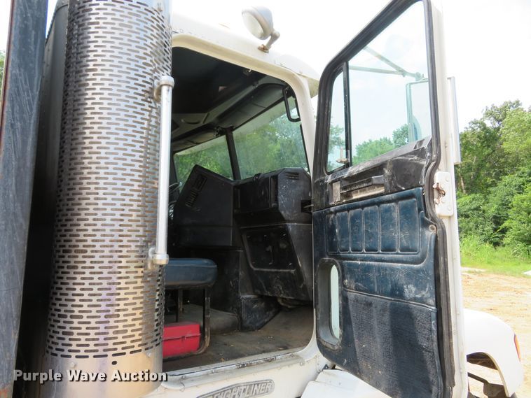 image for item FP9353 1996 Freightliner FLD120  flatbed truck