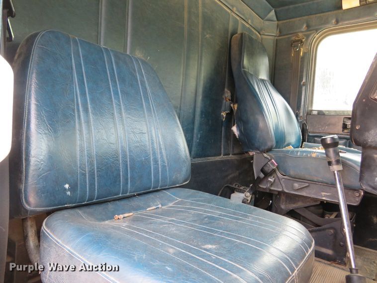 image for item FP9353 1996 Freightliner FLD120  flatbed truck