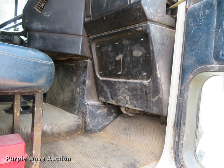 image for item FP9353 1996 Freightliner FLD120  flatbed truck