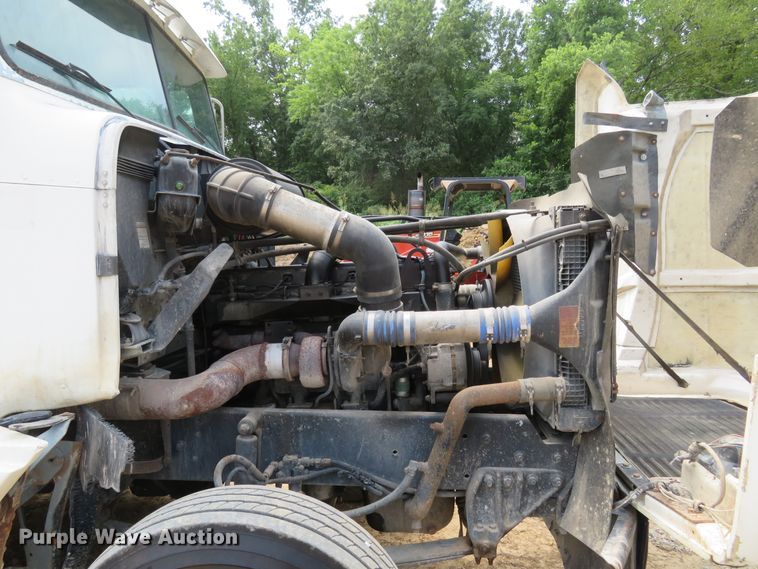 image for item FP9353 1996 Freightliner FLD120  flatbed truck