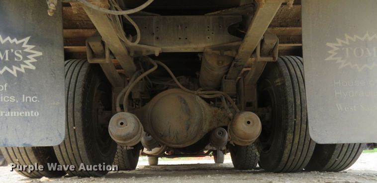 image for item FP9353 1996 Freightliner FLD120  flatbed truck