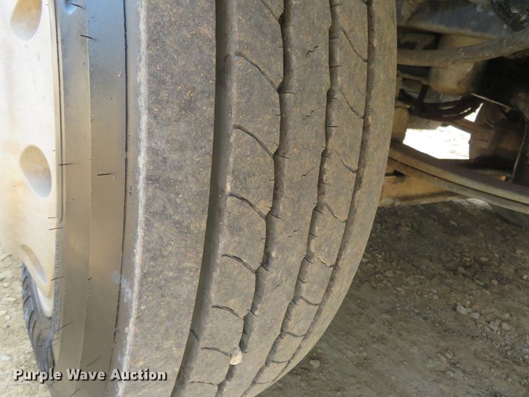 image for item FP9353 1996 Freightliner FLD120  flatbed truck