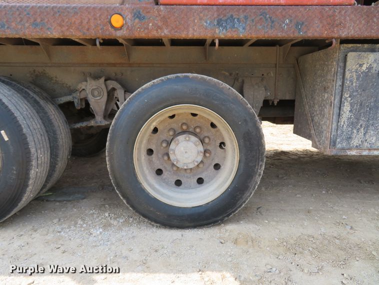 image for item FP9353 1996 Freightliner FLD120  flatbed truck