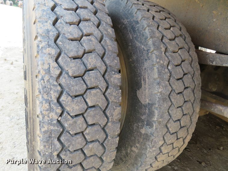 image for item FP9353 1996 Freightliner FLD120  flatbed truck