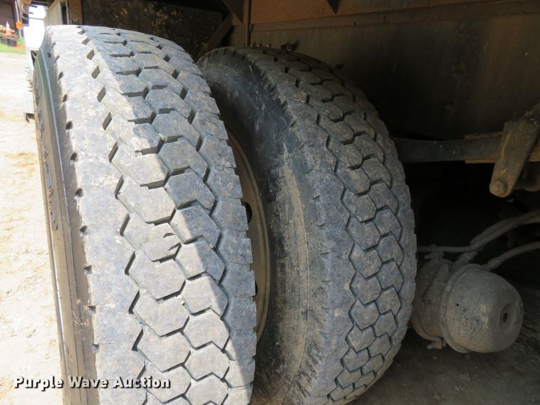 image for item FP9353 1996 Freightliner FLD120  flatbed truck