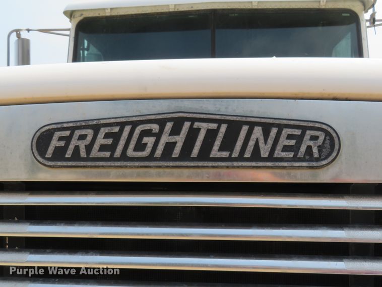 image for item FP9353 1996 Freightliner FLD120  flatbed truck