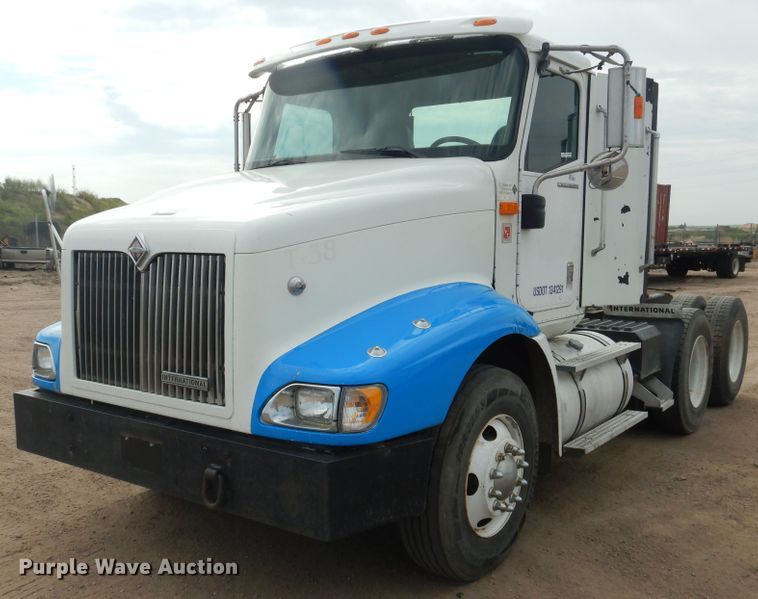 image for item HI9170 2007 International 9200  semi truck