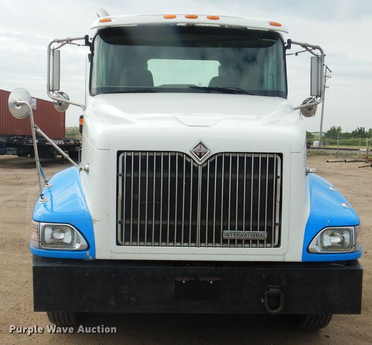 image for item HI9170 2007 International 9200  semi truck