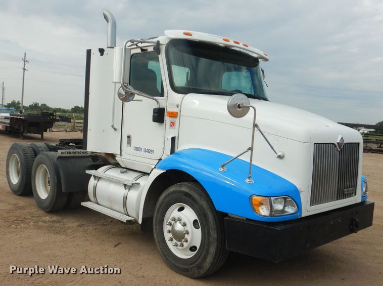 image for item HI9170 2007 International 9200  semi truck