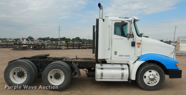 image for item HI9170 2007 International 9200  semi truck