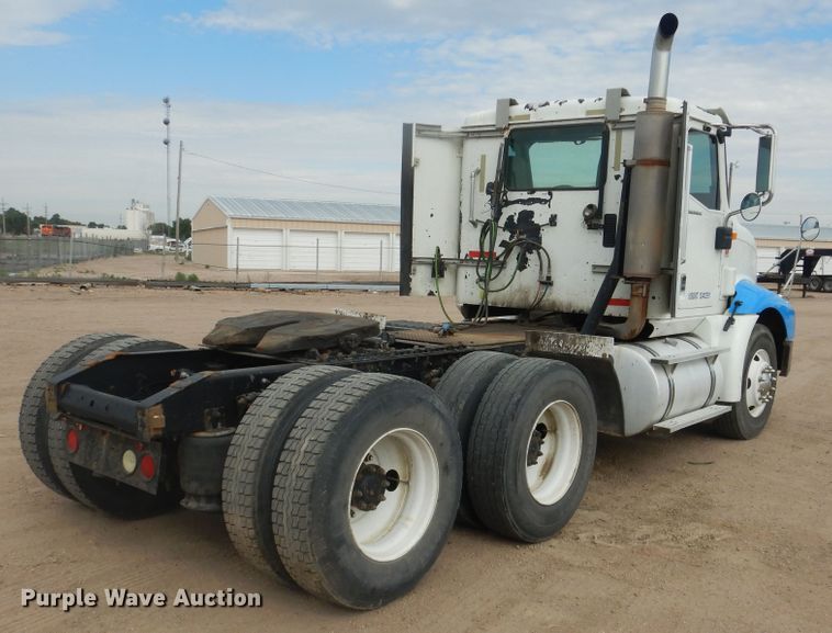 image for item HI9170 2007 International 9200  semi truck