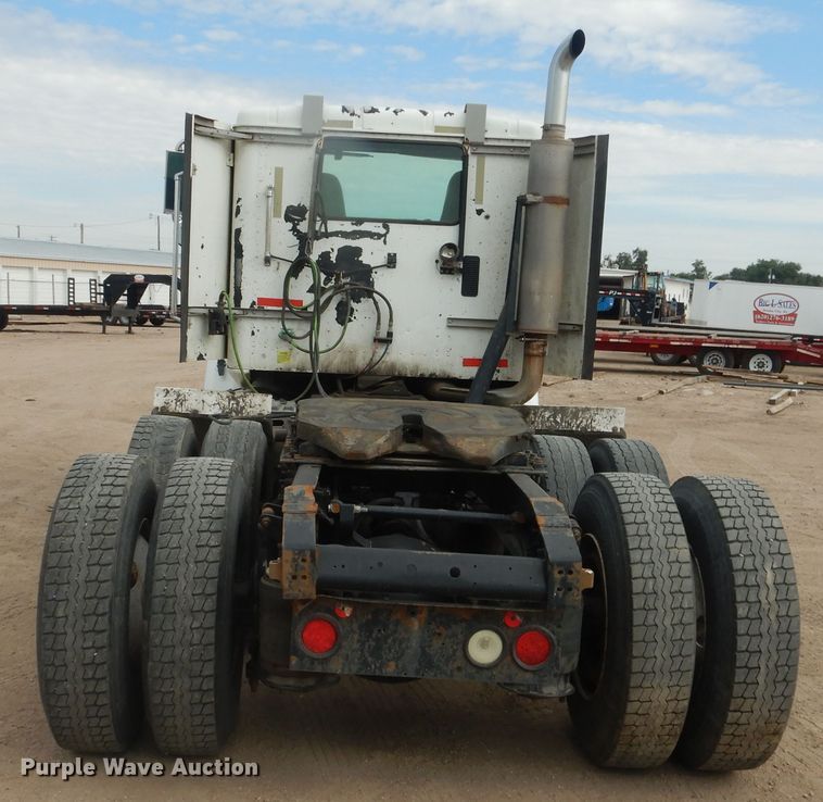 image for item HI9170 2007 International 9200  semi truck