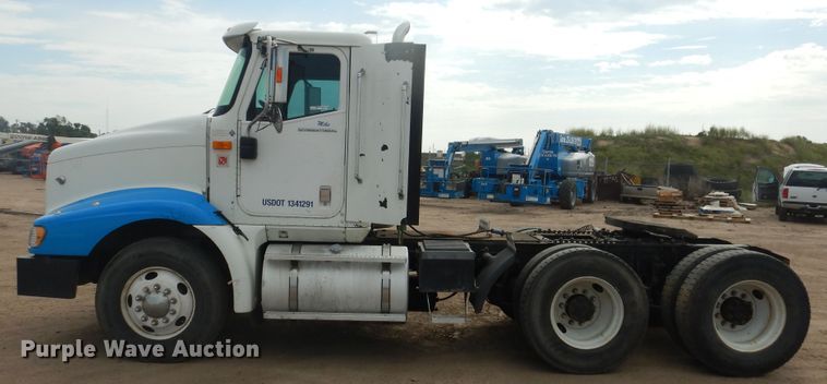 image for item HI9170 2007 International 9200  semi truck