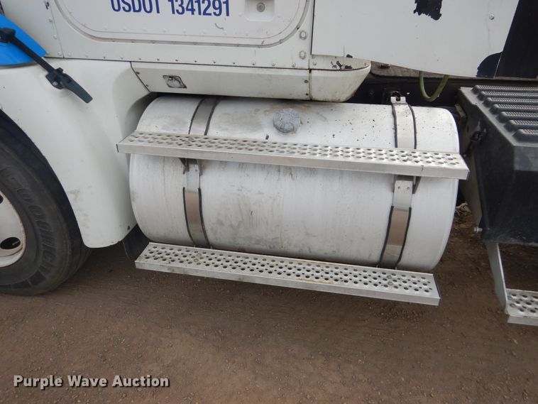 image for item HI9170 2007 International 9200  semi truck