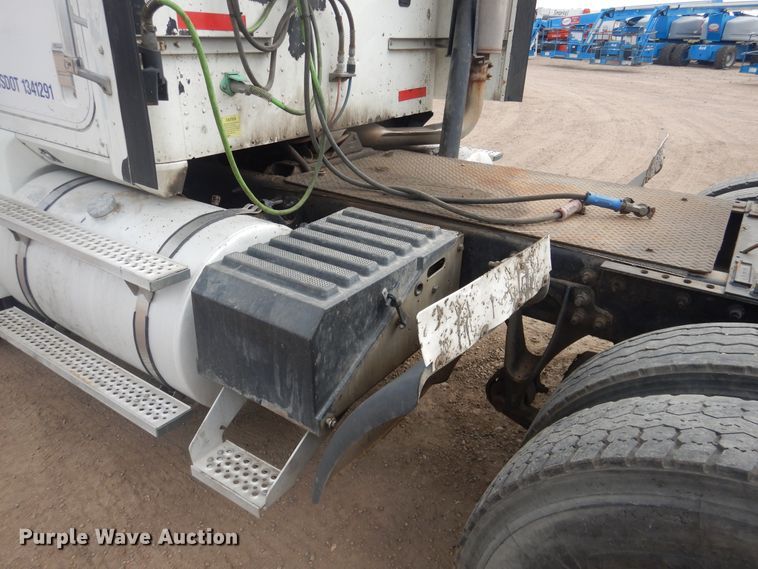 image for item HI9170 2007 International 9200  semi truck