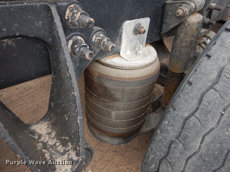 image for item HI9170 2007 International 9200  semi truck