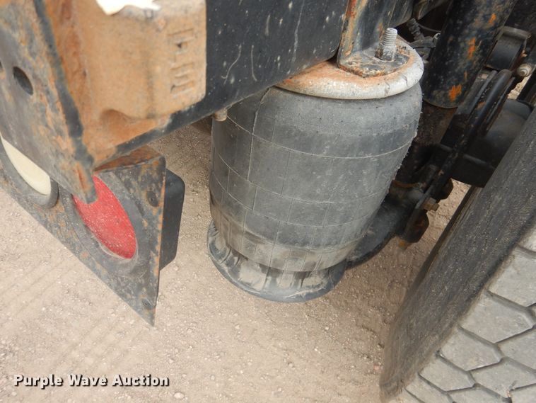 image for item HI9170 2007 International 9200  semi truck