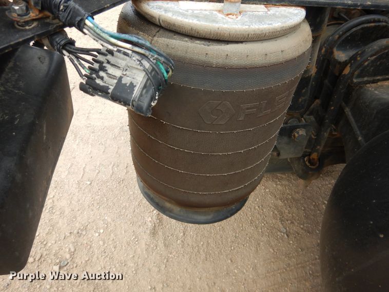 image for item HI9170 2007 International 9200  semi truck