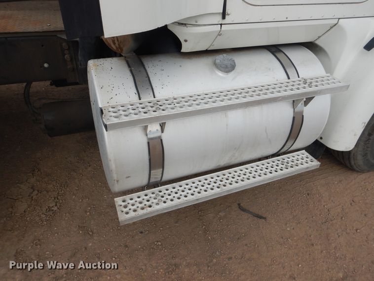 image for item HI9170 2007 International 9200  semi truck