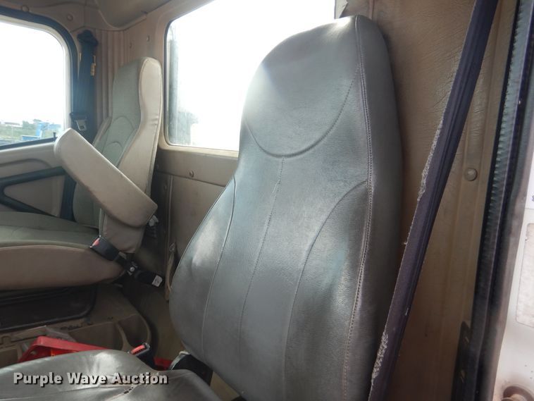 image for item HI9170 2007 International 9200  semi truck