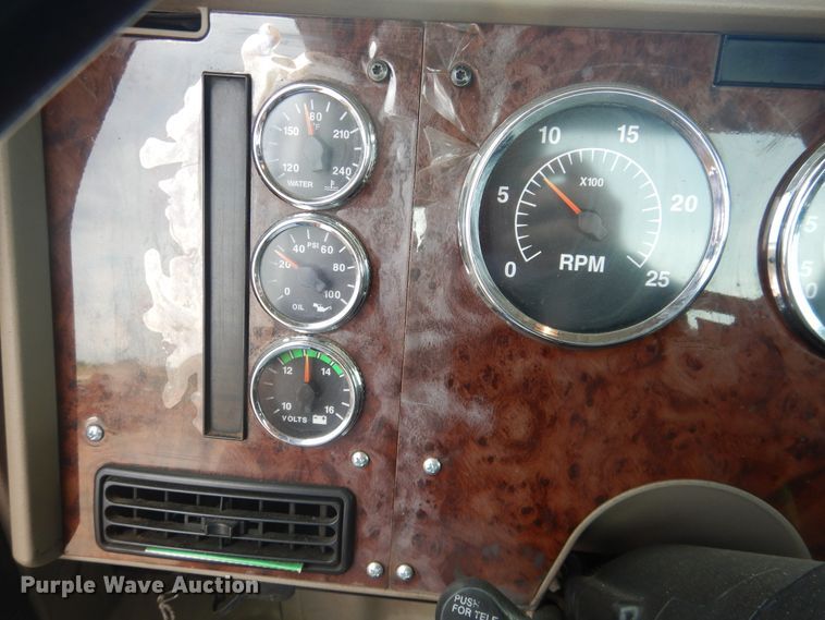 image for item HI9170 2007 International 9200  semi truck