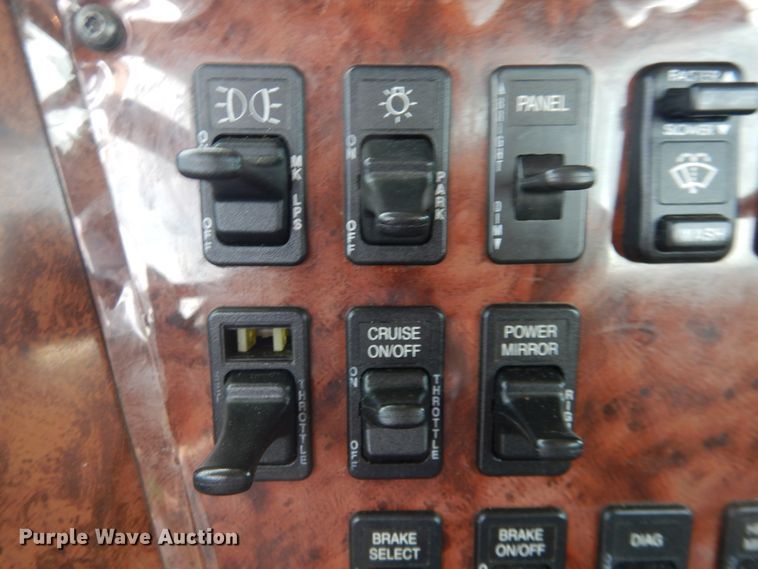 image for item HI9170 2007 International 9200  semi truck