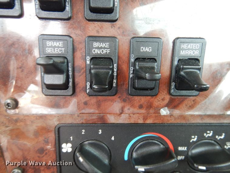 image for item HI9170 2007 International 9200  semi truck