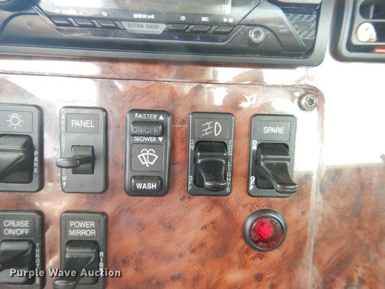 image for item HI9170 2007 International 9200  semi truck