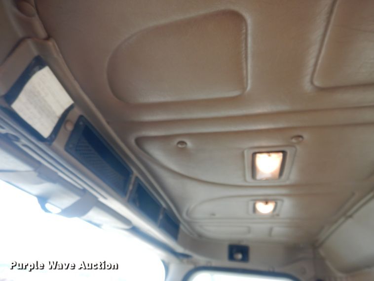 image for item HI9170 2007 International 9200  semi truck