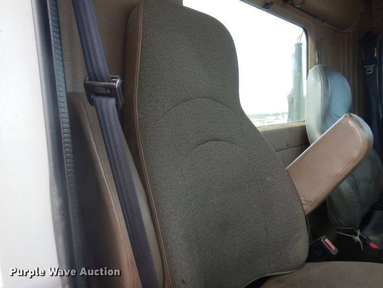 image for item HI9170 2007 International 9200  semi truck