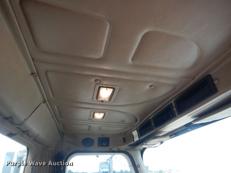 image for item HI9170 2007 International 9200  semi truck