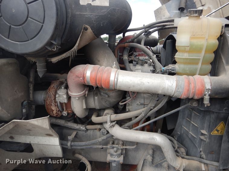 image for item HI9170 2007 International 9200  semi truck