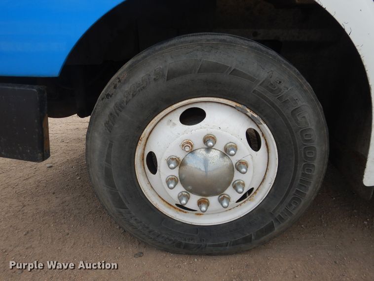 image for item HI9170 2007 International 9200  semi truck