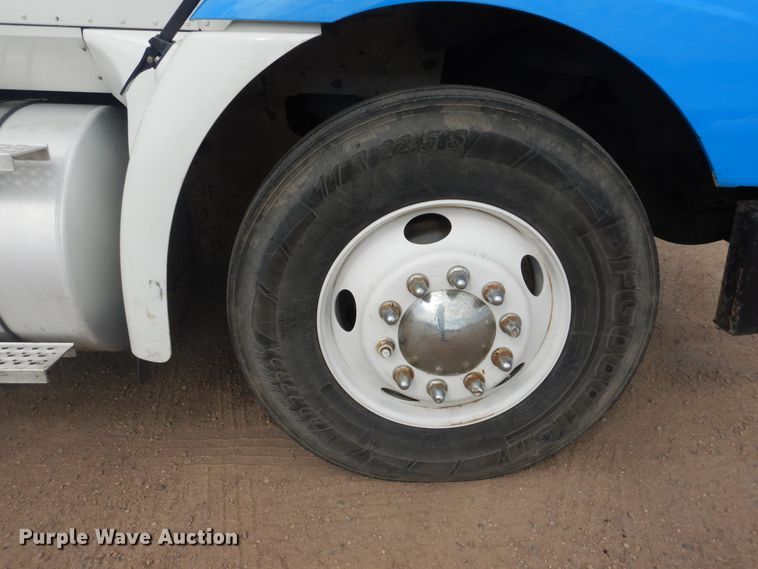 image for item HI9170 2007 International 9200  semi truck