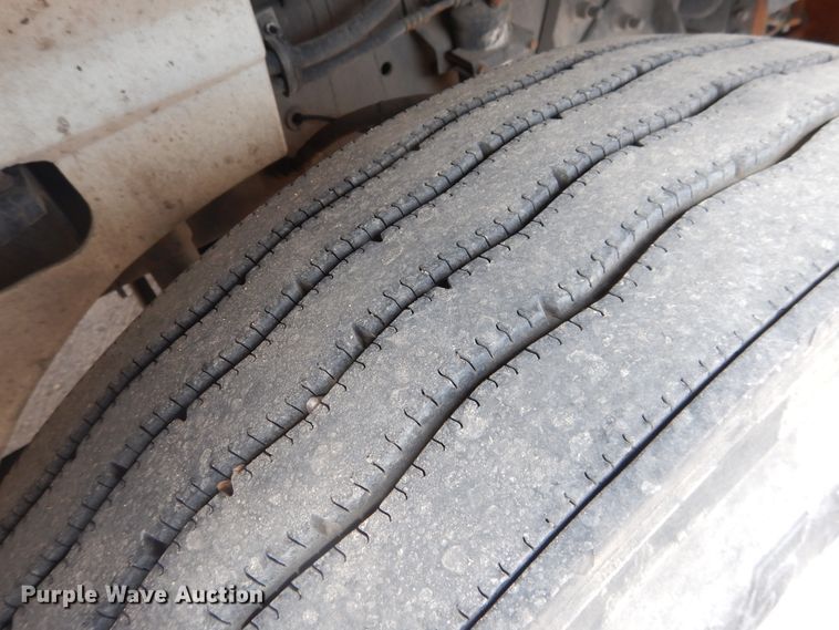 image for item HI9170 2007 International 9200  semi truck