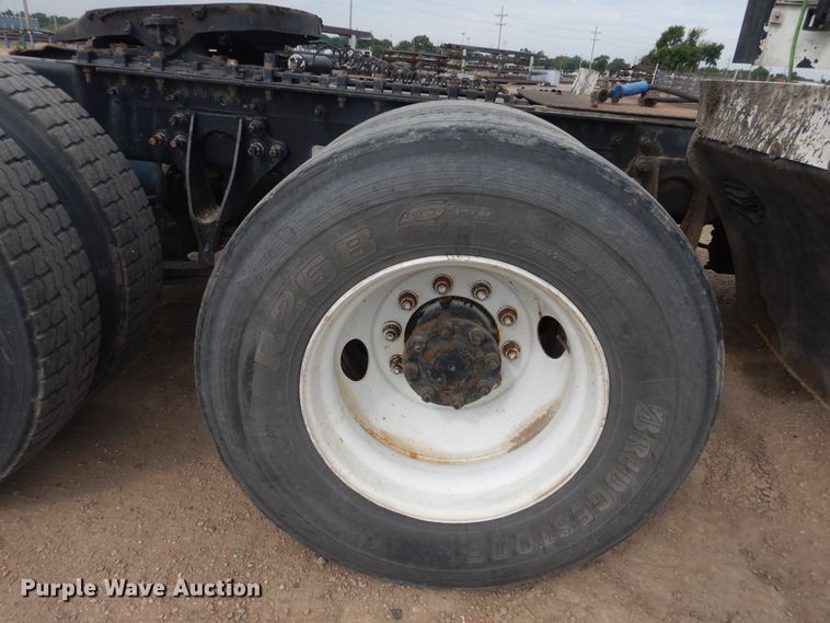 image for item HI9170 2007 International 9200  semi truck