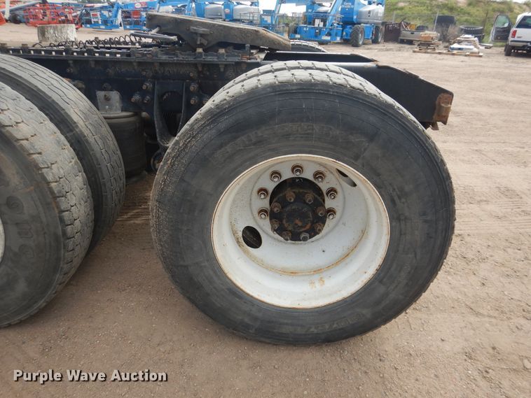 image for item HI9170 2007 International 9200  semi truck