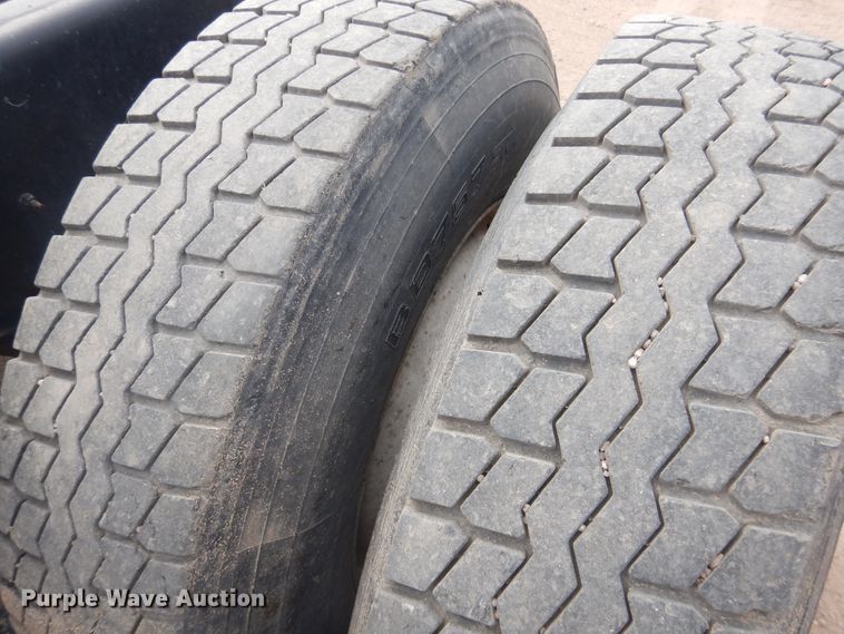 image for item HI9170 2007 International 9200  semi truck