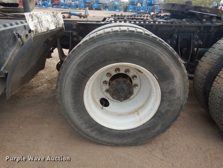 image for item HI9170 2007 International 9200  semi truck