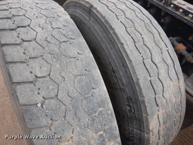 image for item HI9170 2007 International 9200  semi truck