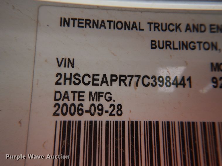 image for item HI9170 2007 International 9200  semi truck