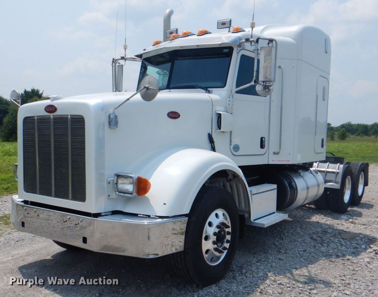 image for item HT9366 2013 Peterbilt 367  semi truck